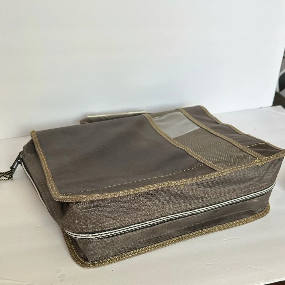 Browning Comp Series Shooting Bag, also a Browning Fishing Worm Binder. EUC